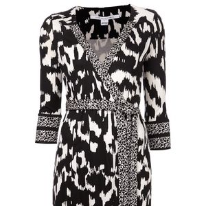 ☀️LAST CHANCE!☀️ NWT DVF Iconic Wrap Dress in B&W